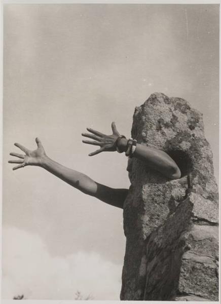 I Extend My Arms, 1932 - Claude Cahun