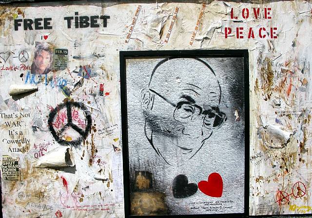 Give Peace a Chance, 2009 - Burhan Doğançay