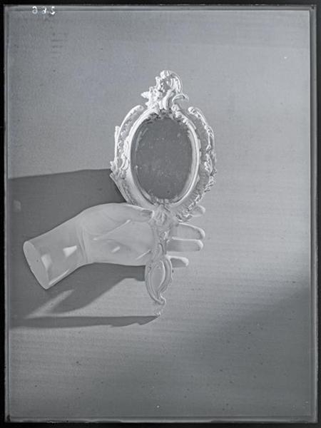 Untitled (hand and mirror), 1934 - Дора Маар