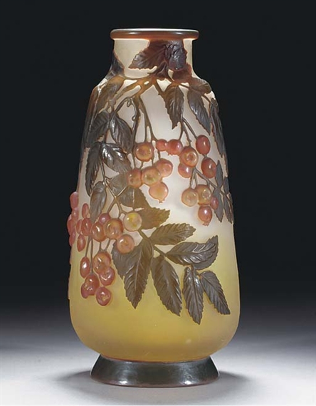 Mould-Blown Cameo Glass Vase - 艾米里·加利